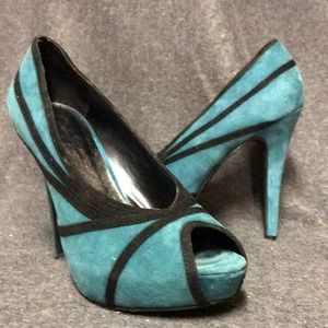Jessica Simpson size 7.5 teal and black suede heel.